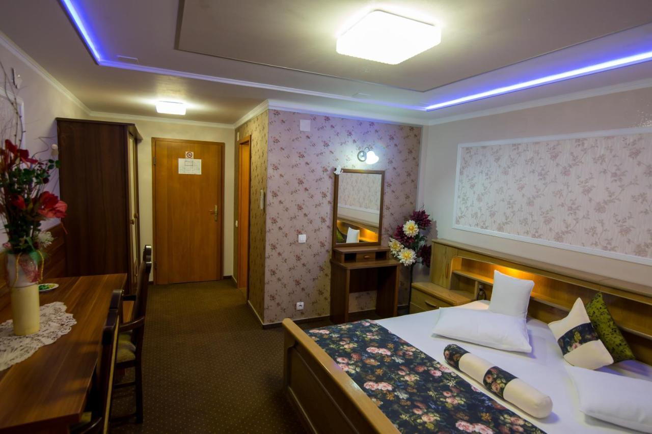 Pensiunea Sofia Timişoara Buitenkant foto